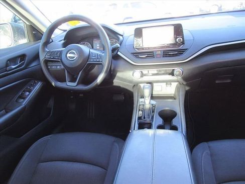 Used 2024 Nissan Altima 2.5 S image 13