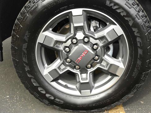 Used 2026 GMC Sierra 2500 SLE w/ SLE Value Package; AWD/4WD image 9