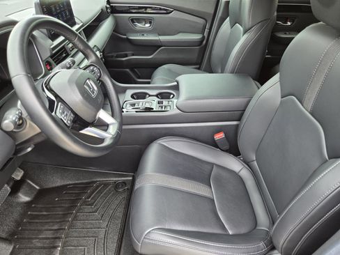 Certified 2025 Honda Pilot Touring image 9