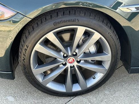 Used 2018 Jaguar XJ R-Sport image 11