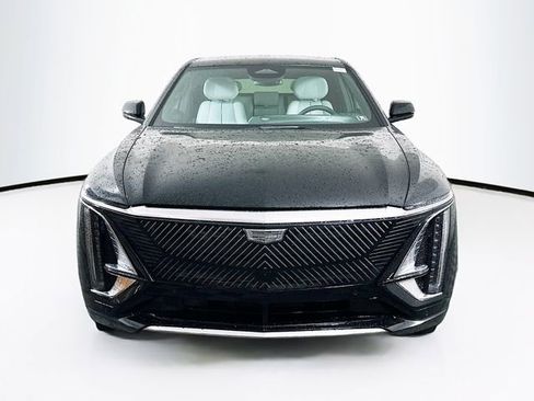 New 2025 Cadillac Lyriq Luxury image 2