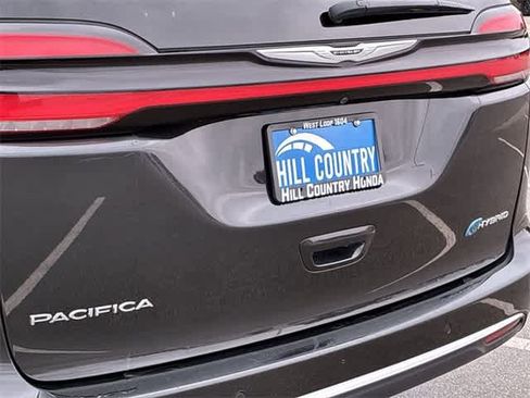 Used 2023 Chrysler Pacifica Limited image 13