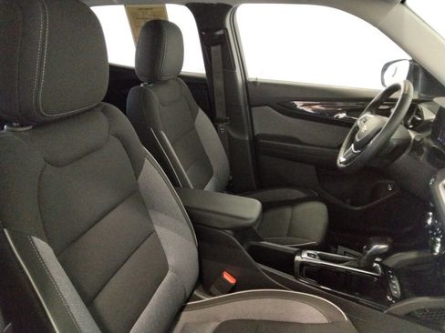 Used 2024 Chevrolet TrailBlazer LT w/ Convenience Package FWD image 43