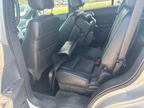 Used 2014 Ford Explorer XLT w/ Equipment Group 202A AWD/4WD image 13