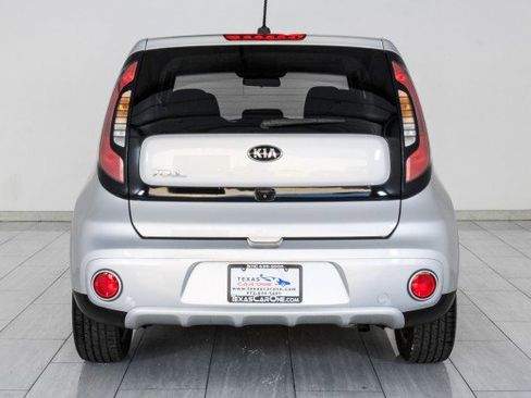 Used 2017 Kia Soul + image 7