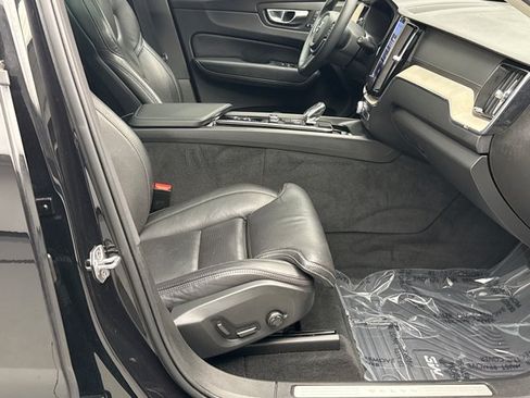 Used 2022 Volvo XC60 B6 Inscription AWD/4WD image 19