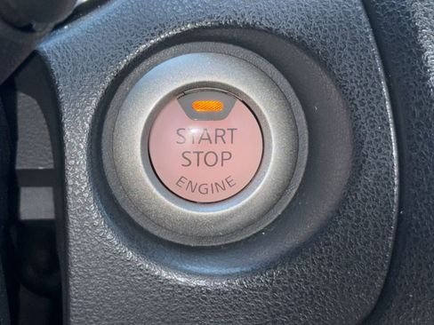 Used 2015 Nissan Juke SV image 27