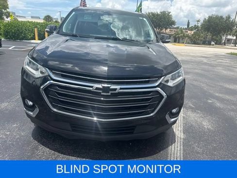 Used 2021 Chevrolet Traverse LT FWD image 2