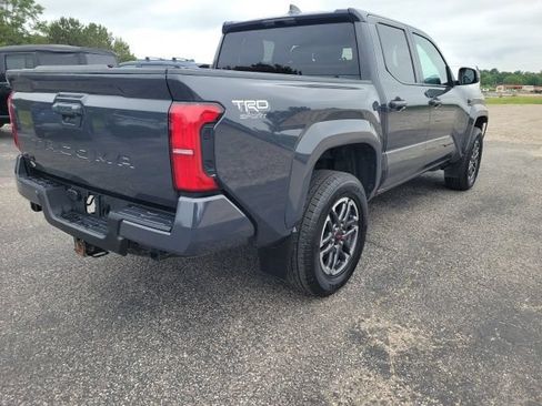 Used 2024 Toyota Tacoma TRD Sport AWD/4WD image 12