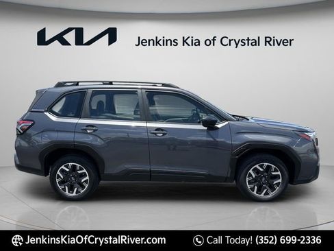Used 2025 Subaru Forester AWD/4WD image 2