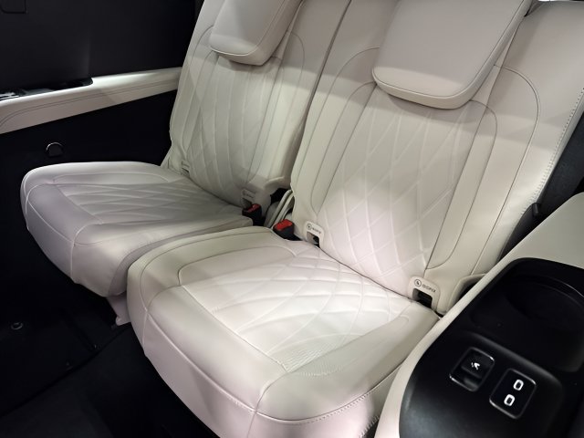 Used 2026 Mercedes-Benz GLS 63 AMG 4MATIC image 32