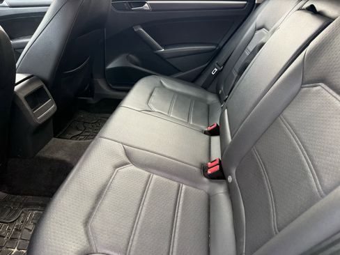 Used 2016 Volkswagen Passat 1.8T R-Line image 15