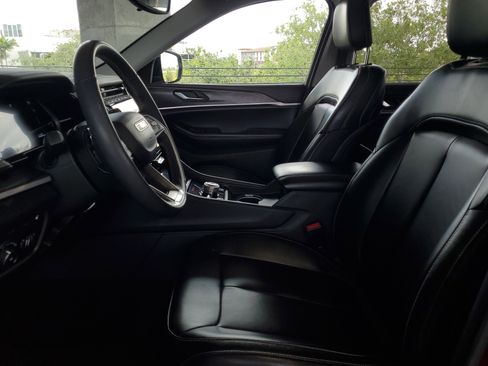 Used 2024 Jeep Grand Cherokee Limited 4xe AWD/4WD image 17