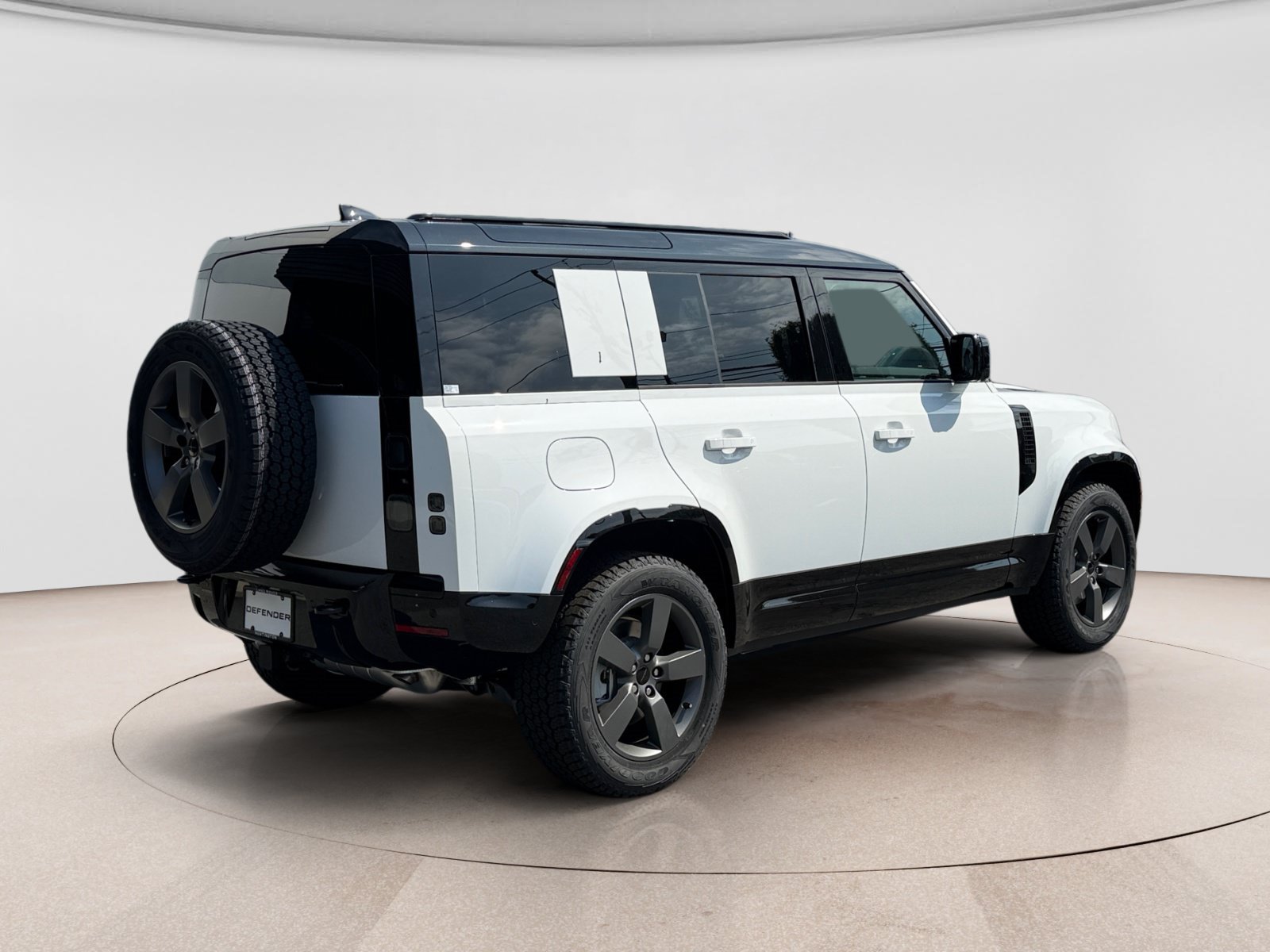 New 2026 Land Rover Defender 110 X-Dynamic SE AWD/4WD image 5