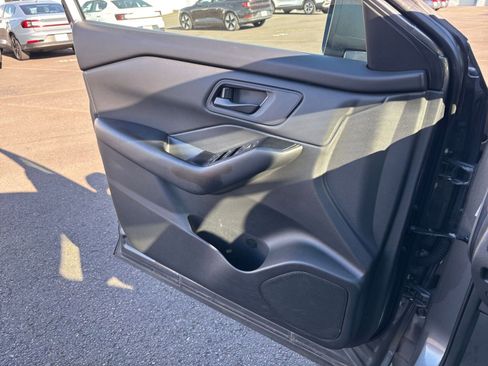 Used 2024 Nissan Rogue S AWD/4WD image 20