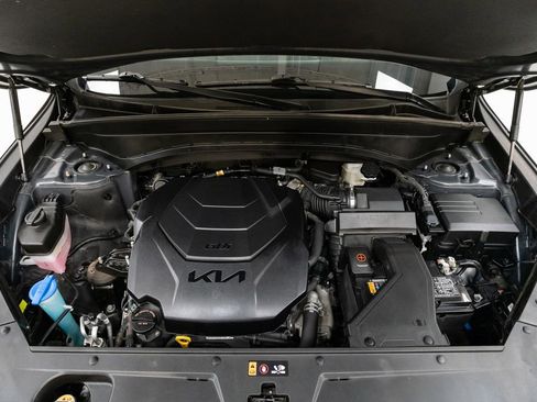 Used 2023 Kia Telluride LX image 3