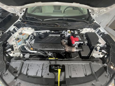 Used 2025 Nissan Rogue SV image 33