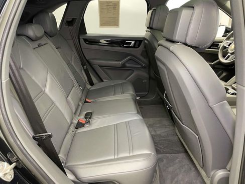 Used 2022 Porsche Cayenne image 22