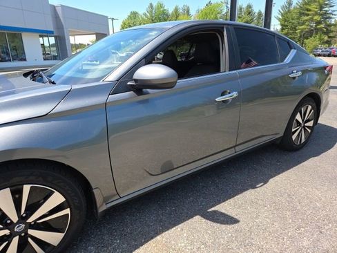 Used 2022 Nissan Altima 2.5 SV FWD image 15