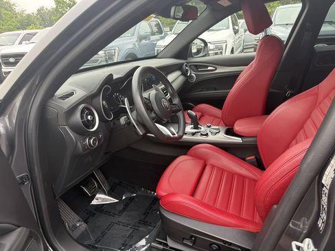 Used 2023 Alfa Romeo Stelvio Veloce AWD/4WD image 11