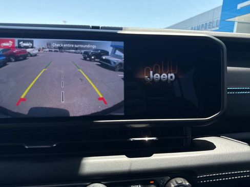 Used 2024 Jeep Wrangler High Altitude AWD/4WD image 23