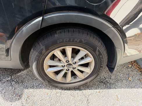 Used 2019 Kia Sorento FWD image 6