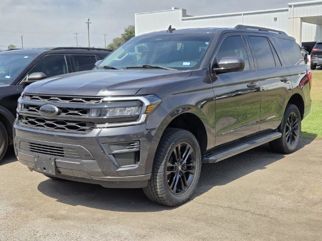 Used 2023 Ford Expedition XLT RWD image 3