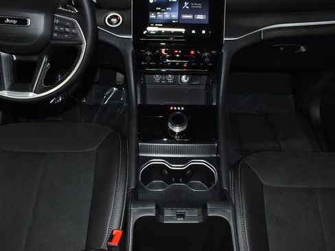 New 2025 Jeep Grand Cherokee L Altitude image 21