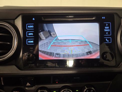 Used 2018 Toyota Tacoma TRD Off-Road AWD/4WD image 11
