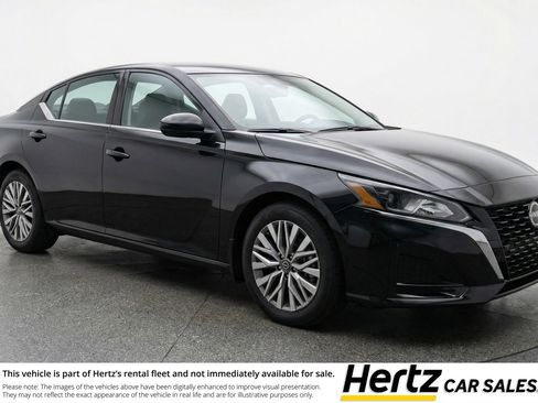 Used 2025 Nissan Altima 2.5 SV image 1