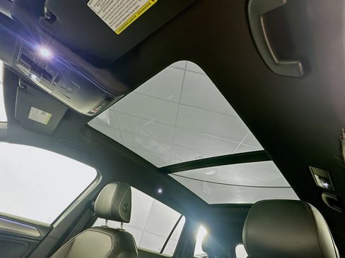 Used 2022 Volkswagen Tiguan SE R-Line image 26