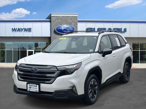 Used 2025 Subaru Forester Premium AWD/4WD image 2