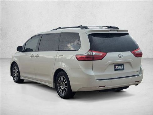 Used 2019 Toyota Sienna XLE w/ XLE Navigation Package FWD image 7