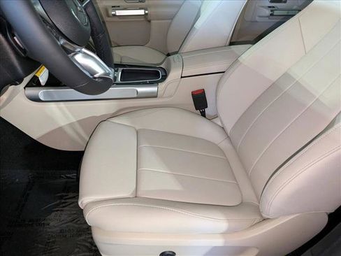 New 2026 Mercedes-Benz GLB 250 image 4