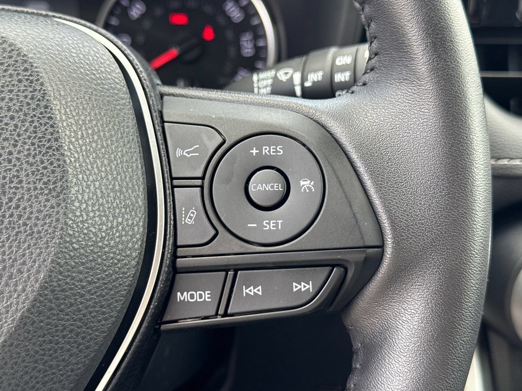 Used 2022 Toyota RAV4 XLE Premium FWD image 28