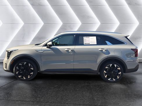 Used 2026 Kia Sorento SX FWD image 2