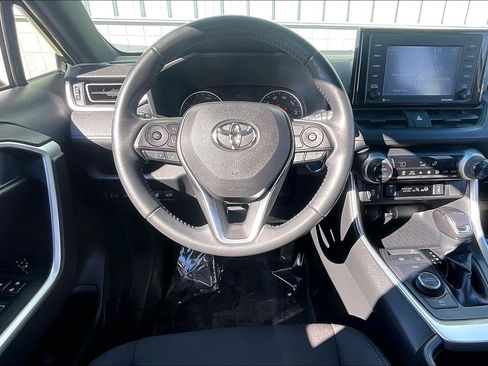 Used 2022 Toyota RAV4 SE image 6
