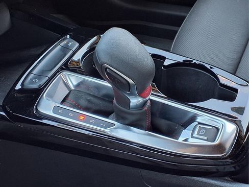 Used 2024 Chevrolet Trax RS w/ Sunroof Package image 30