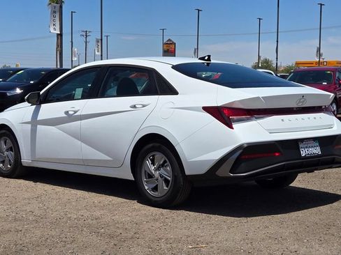 Used 2026 Hyundai Elantra SE w/ Cargo Package FWD image 6