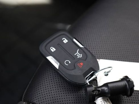 Used 2024 GMC Terrain SLT image 29