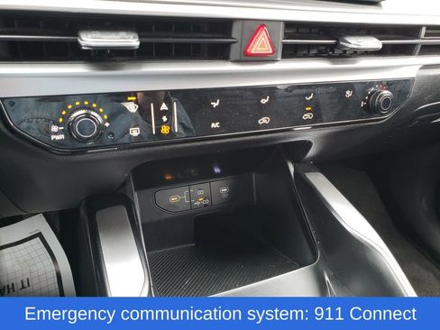 Used 2024 Kia Sorento LX image 23