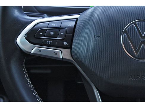 Used 2022 Volkswagen Tiguan SE AWD/4WD image 18