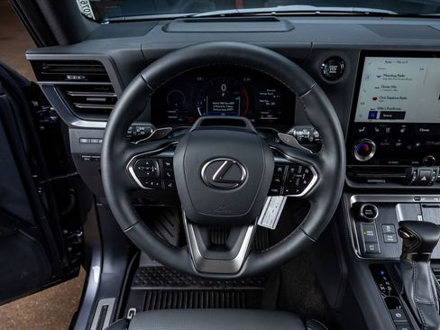 Used 2025 Lexus GX 550 image 19