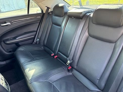 Used 2016 Chrysler 300 C image 23