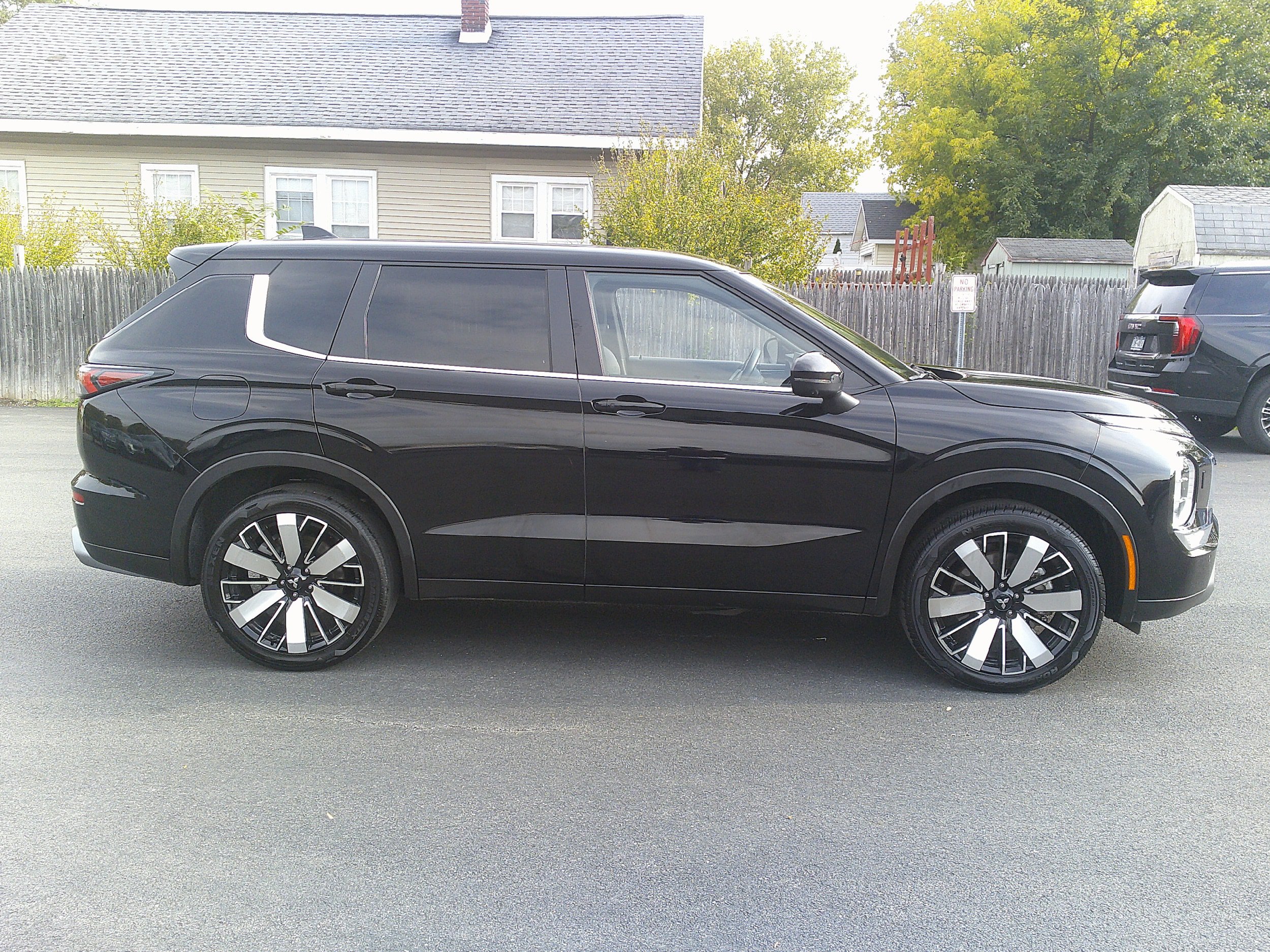Used 2025 Mitsubishi Outlander SE AWD/4WD image 15