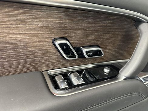 New 2025 Land Rover Range Rover SE image 25