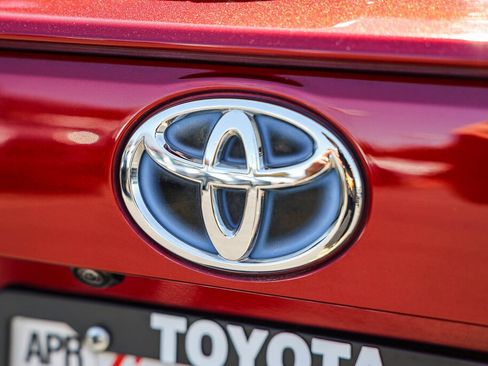 Used 2024 Toyota RAV4 XLE AWD/4WD image 26