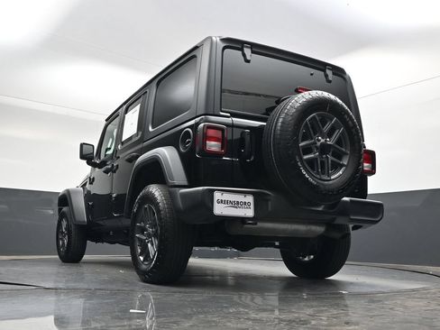 Used 2025 Jeep Wrangler Sport S AWD/4WD image 33