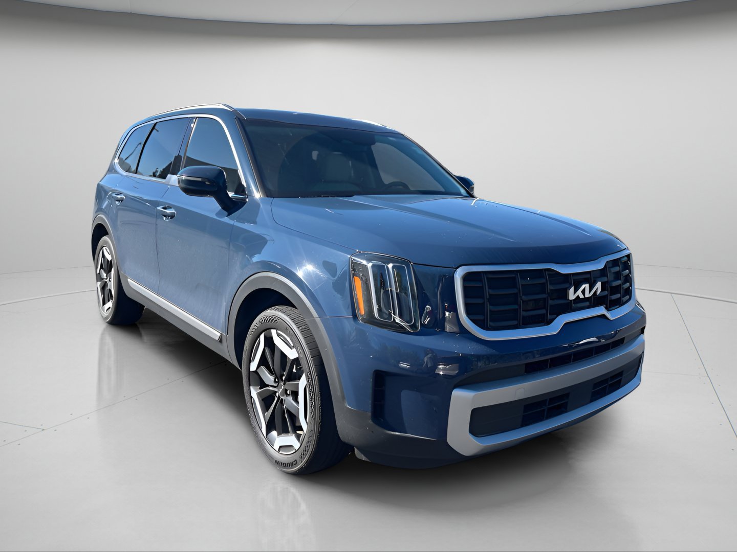 Used 2023 Kia Telluride S AWD/4WD image 2