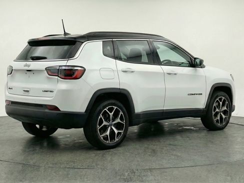 Used 2025 Jeep Compass Limited image 9